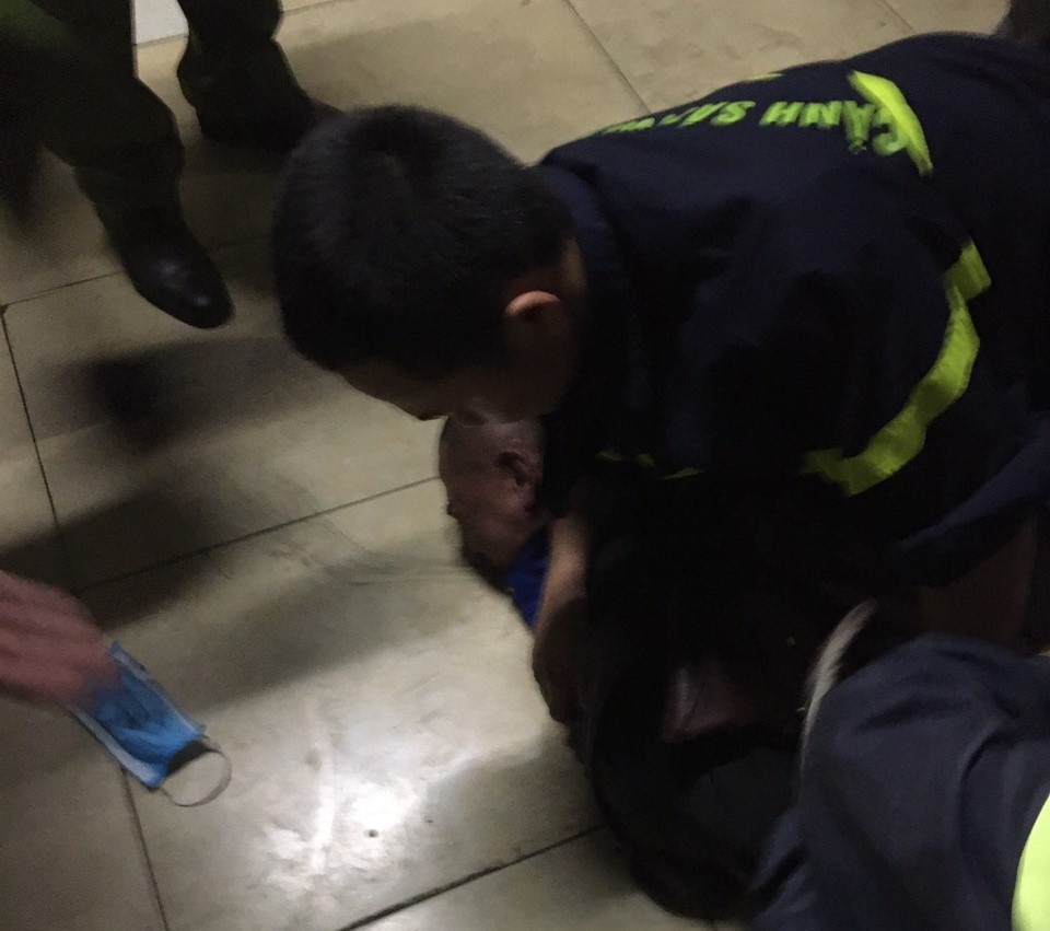 Nam bệnh nhân đốt bệnh viện, xé quần áo nữ y tá bị khởi tố - 2