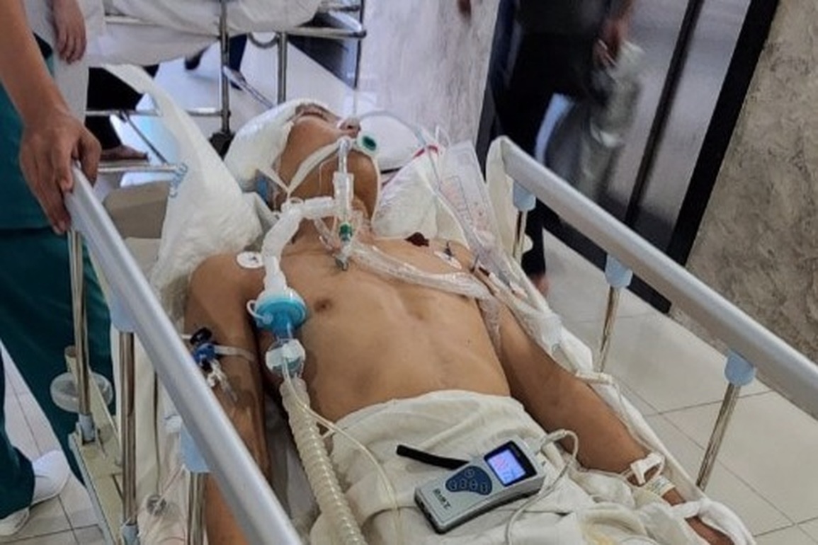 Va quẹt xe dừng đèn đỏ, một người bị đánh chấn thương sọ não - 1 Va quẹt xe dừng đèn đỏ, một người bị đánh chấn thương sọ não - 1