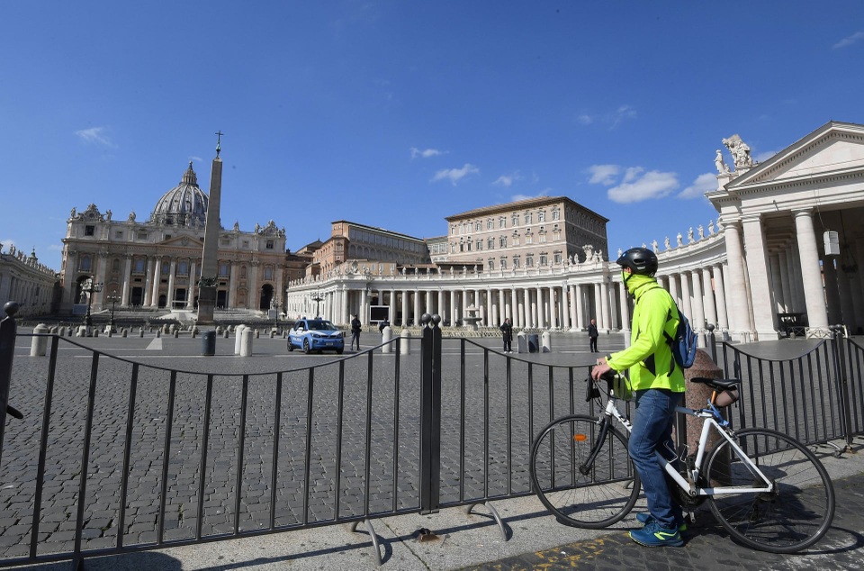 Những ngày đường phố Châu Âu vắng lặng... - 5