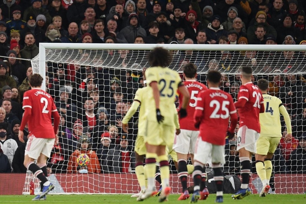 Man Utd 3-2 Arsenal: Fred sửa sai xuất sắc, Ronaldo lập cú đúp - 2 Man Utd 3-2 Arsenal: Fred sửa sai xuất sắc, Ronaldo lập cú đúp - 2