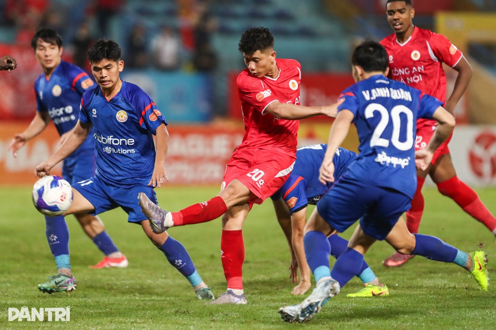 CLB Công an Hà Nội cân bằng điểm số với đội đầu bảng Ninh Bình - 2