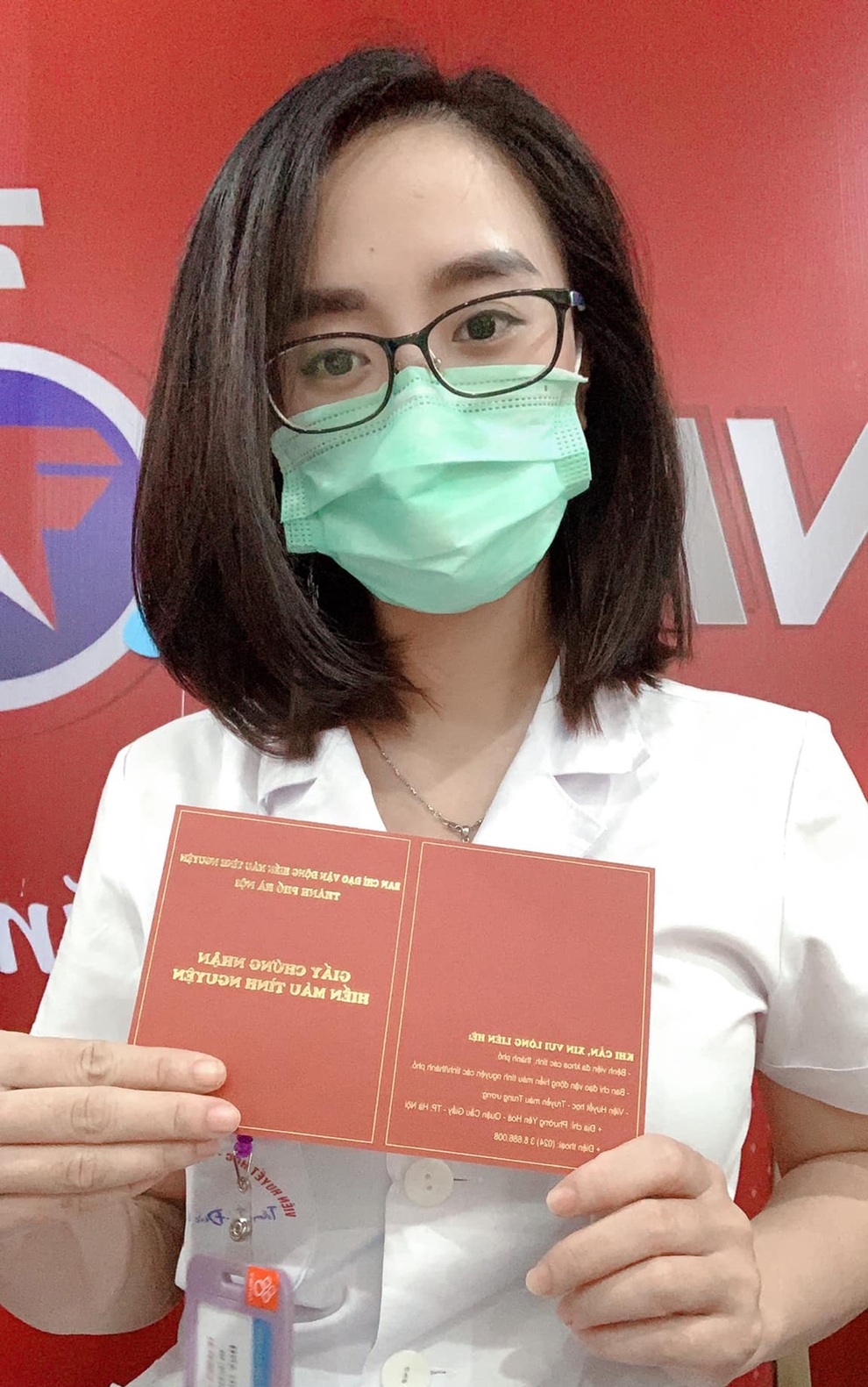 Hotgirl huyết áp giúp bạn trẻ yên tâm hiến máu - 4 Hotgirl huyết áp giúp bạn trẻ yên tâm hiến máu - 4