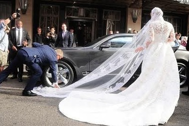 Em gái Paris Hilton dính sự cố đỏ mặt ngay trong đám cưới