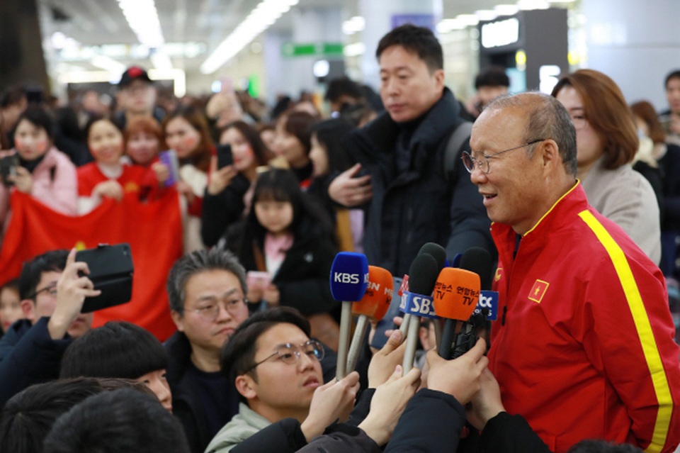 Báo Hàn Quốc nể phục trước “hiệu ứng Park Hang Seo” - 1