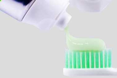 Có vi sinh vật trong sản phẩm, kem đánh răng trà xanh bị đình chỉ lưu hành