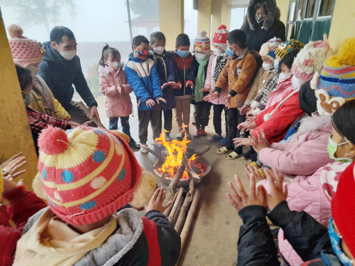 Học sinh Lào Cai căng mình chống chọi với giá rét 1 độ C - 11 Học sinh Lào Cai căng mình chống chọi với giá rét 1 độ C - 11