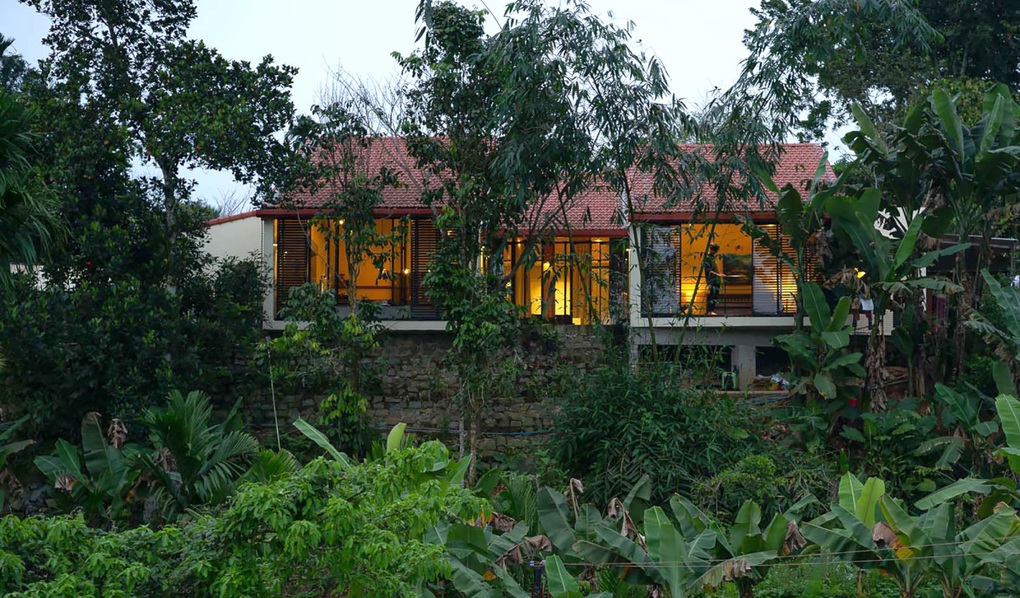 Con trai xây tặng bố mẹ căn nhà trên đồi đẹp như homestay ở Quảng Nam - 4 Con trai xây tặng bố mẹ căn nhà trên đồi đẹp như homestay ở Quảng Nam - 4