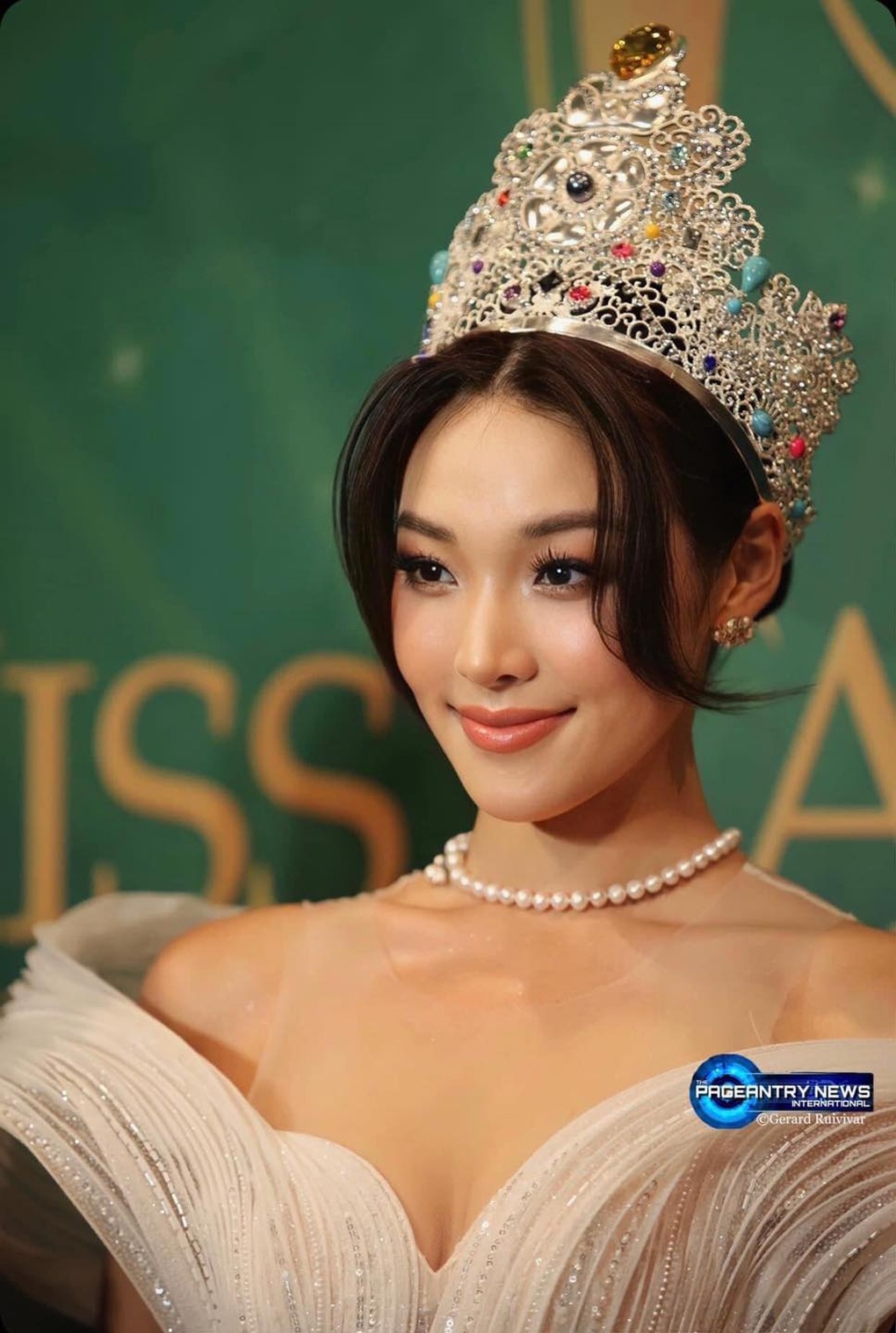 Đương kim Hoa hậu Trái đất khoe nhan sắc như búp bê sống tại Việt Nam - 3 Đương kim Hoa hậu Trái đất khoe nhan sắc như búp bê sống tại Việt Nam - 3