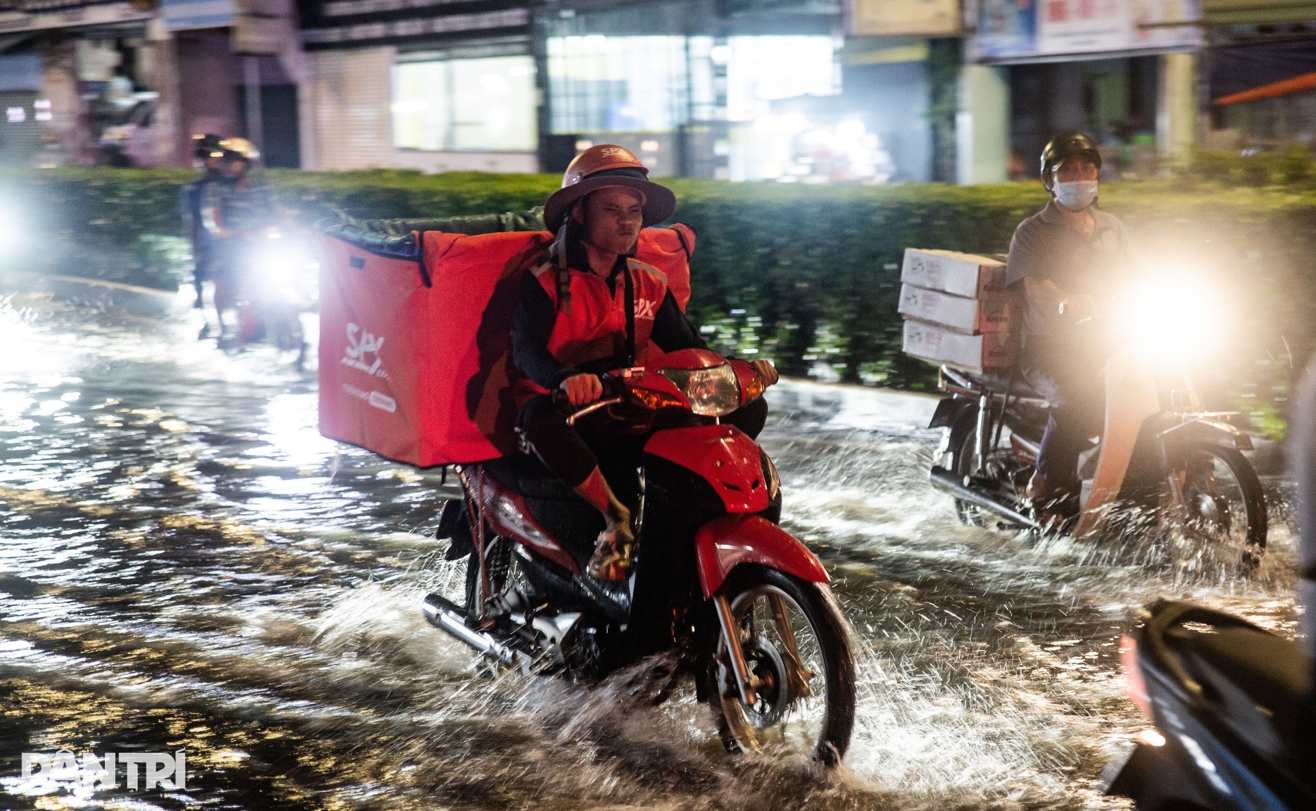 Lội nước ngập đi chơi Trung thu muộn ở TPHCM - 6 Lội nước ngập đi chơi Trung thu muộn ở TPHCM - 6
