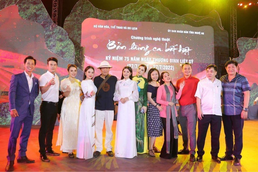 Sao Mai Thu Hằng hát tưởng nhớ, tri ân các anh hùng, liệt sĩ - 7 Sao Mai Thu Hằng hát tưởng nhớ, tri ân các anh hùng, liệt sĩ - 7
