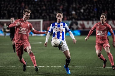 Hàng thủ chơi tệ hại, Heerenveen may mắn giành 3 điểm trước Twente