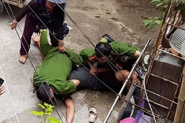 Hà Nội: Ba mẹ con vướng vòng lao lý vì… chiếc đồng hồ nước?