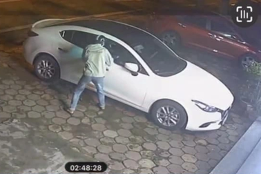 Nhóm đối tượng chuyên đập kính ô tô trộm tài sản