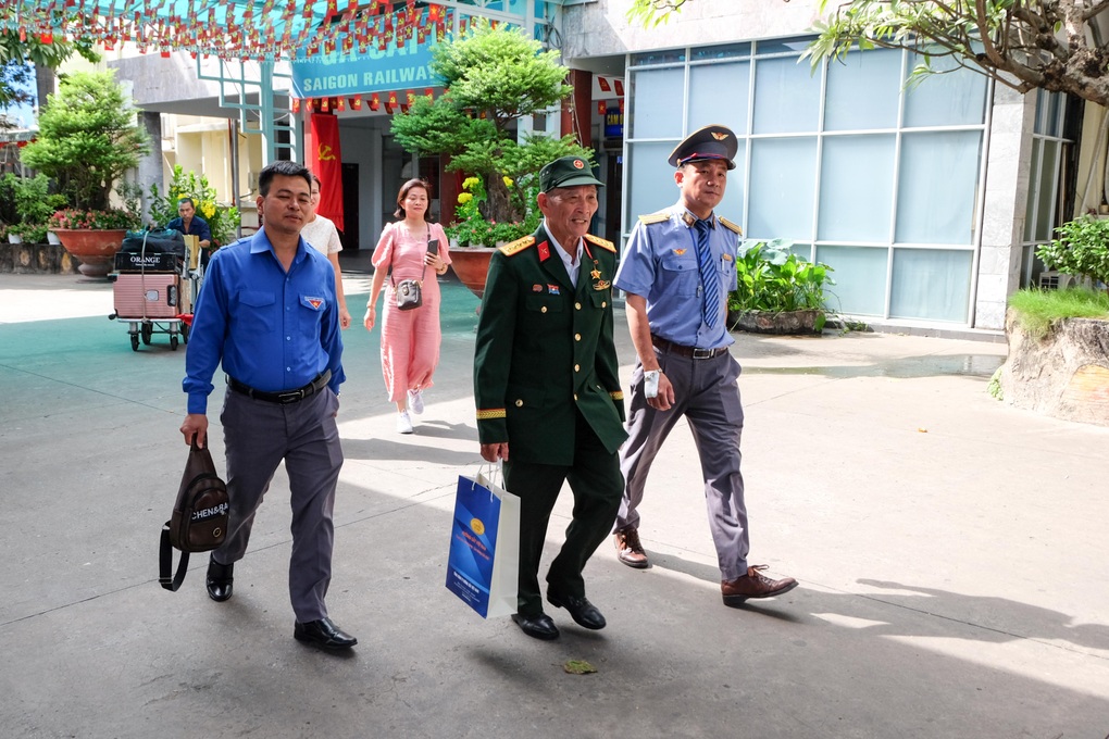 Con gái cựu binh chạy xe máy xuyên Việt: Bố về, cả nhà thở phào nhẹ nhõm - 1 Con gái cựu binh chạy xe máy xuyên Việt: Bố về, cả nhà thở phào nhẹ nhõm - 1