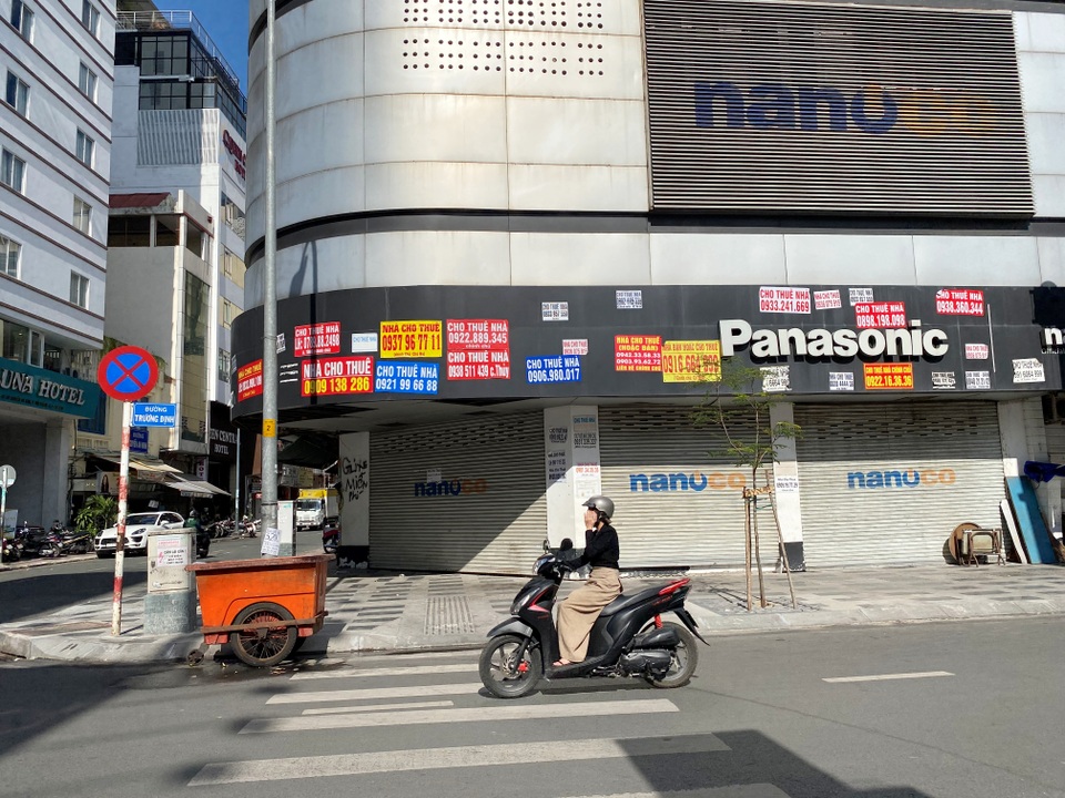 Giảm giá 80 triệu đồng/tháng, đất vàng Sài Gòn khát người thuê - 3 Giảm giá 80 triệu đồng/tháng, đất vàng Sài Gòn khát người thuê - 3