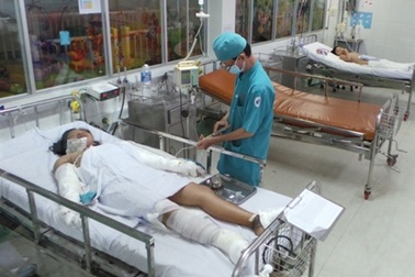 Quỹ Nhân ái hỗ trợ nóng 10 triệu đồng giúp bé gái bị mẹ thiêu sống