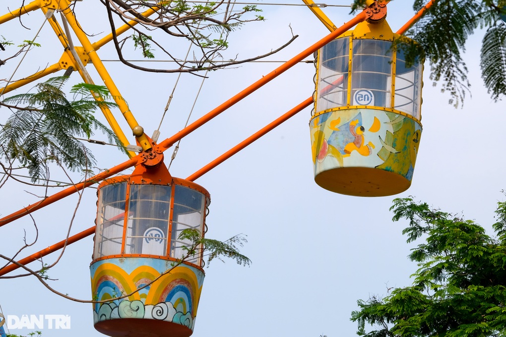 Hà Nội: Vòng đu quay khổng lồ ở công viên nước Hồ Tây thoi thóp chờ chết - 9 Hà Nội: Vòng đu quay khổng lồ ở công viên nước Hồ Tây thoi thóp chờ chết - 9