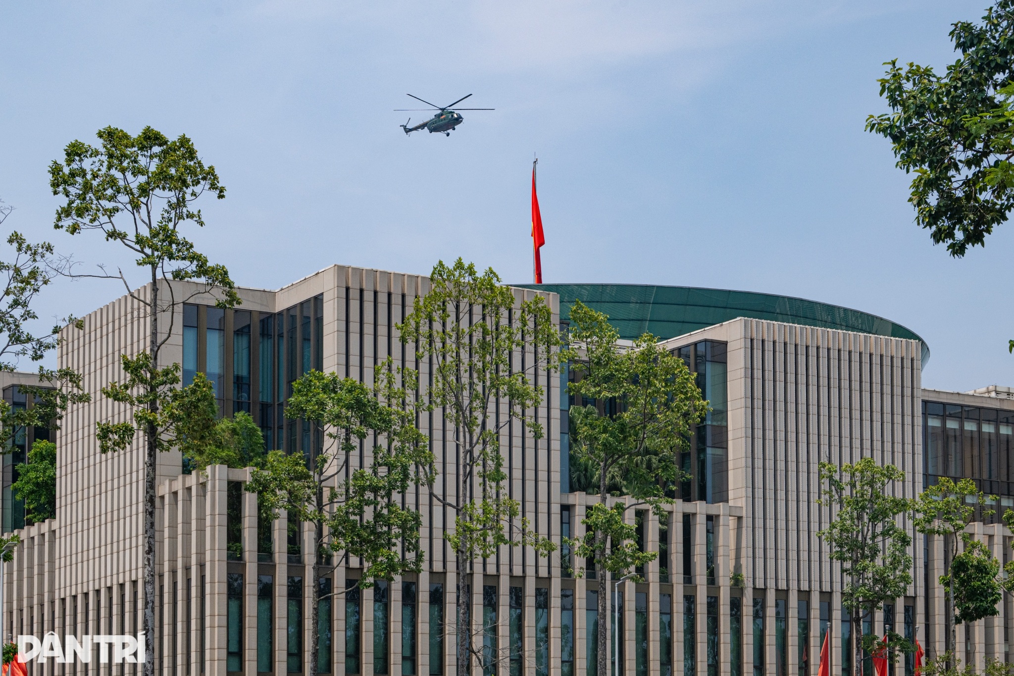 Trực thăng, tiêm kích SU-30 bay khảo sát nhiệm vụ trên Quảng trường Ba Đình - 2