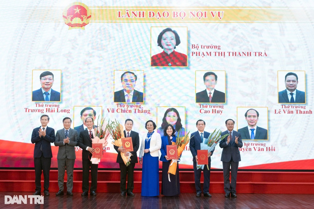Công việc nặng nề trông đợi ở Bộ Nội vụ với tầm vóc mới - 2 Công việc nặng nề trông đợi ở Bộ Nội vụ với tầm vóc mới - 2