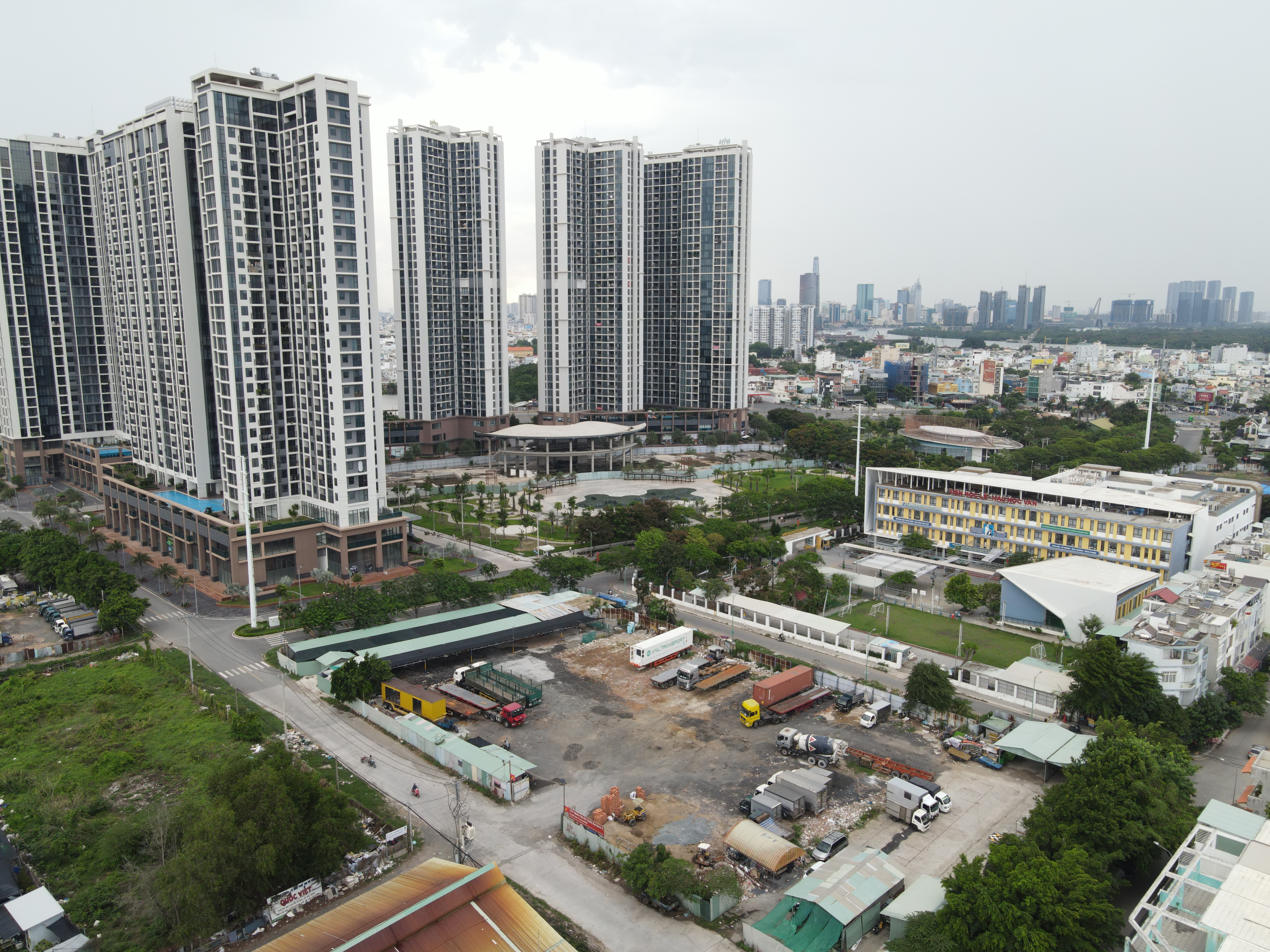 Làm nhà xây không kịp bán, tranh nhau để mua: Ngoài cười, trong khóc - 3 Làm nhà xây không kịp bán, tranh nhau để mua: Ngoài cười, trong khóc - 3