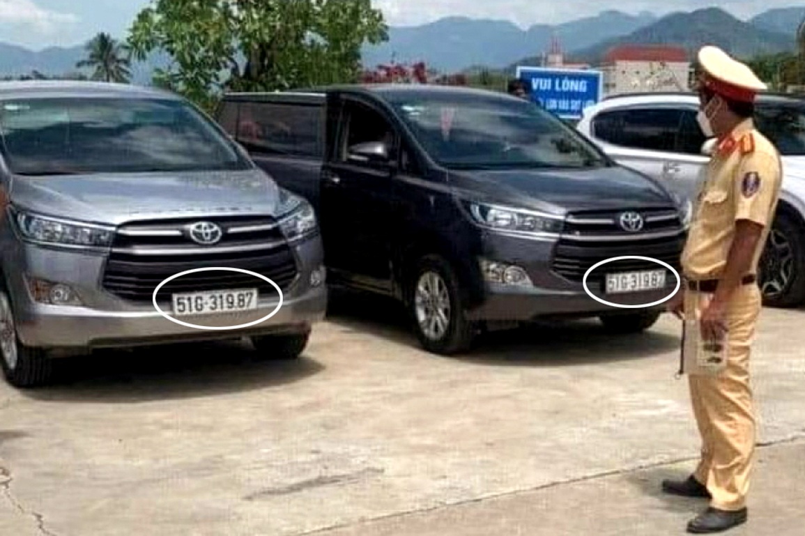 Phát hiện 2 xe ô tô cùng biển số đỗ cạnh nhau - 1 Phát hiện 2 xe ô tô cùng biển số đỗ cạnh nhau - 1