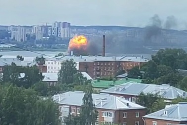 UAV Ukraine tấn công nhà máy quân sự lớn của Nga cách 1.300km