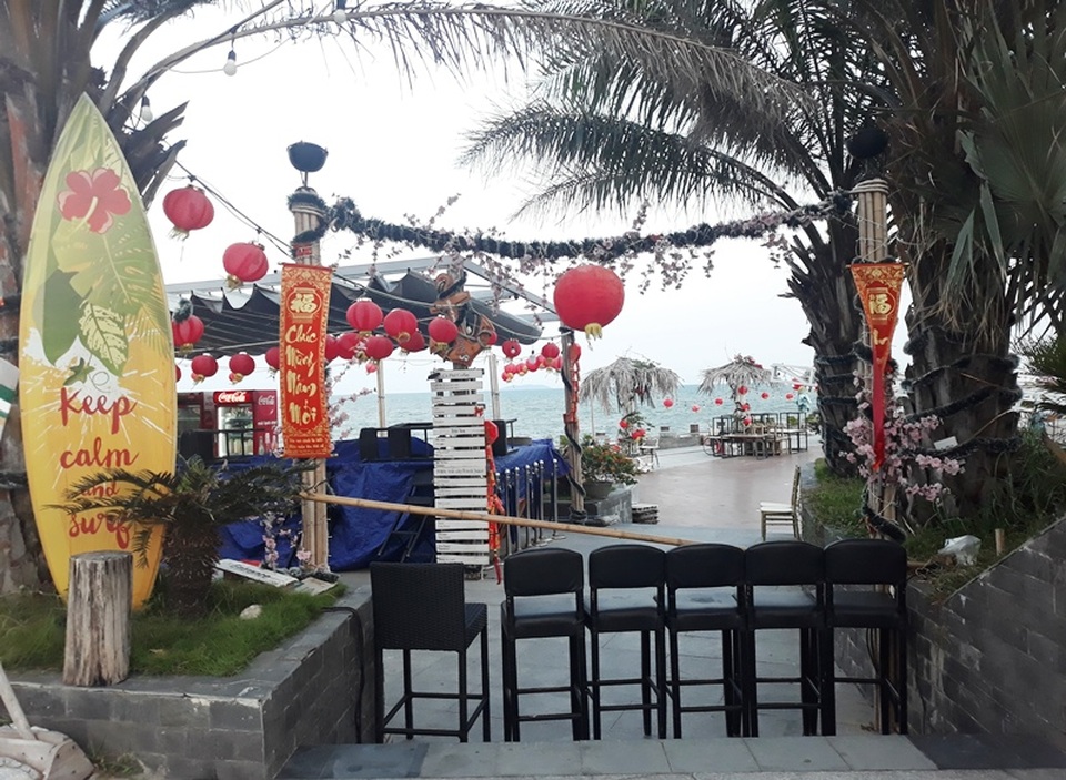 Biển Quy Nhơn vẫn đông nghịt người dân tắm biển - 6 Biển Quy Nhơn vẫn đông nghịt người dân tắm biển - 6