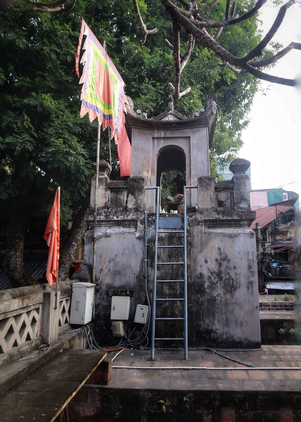 Người đàn ông 20 năm canh gác cửa ô cuối cùng của Hà Nội - 3 Người đàn ông 20 năm canh gác cửa ô cuối cùng của Hà Nội - 3