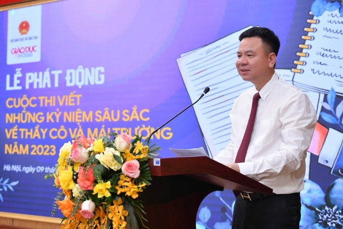 Nhà báo Triệu Ngọc Lâm, Tổng biên tập Báo Giáo dục và Thời đại công bố thể lệ cuộc thi.