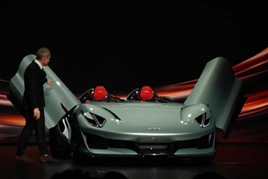 Siêu xe mui trần chạy điện với cửa kiểu cắt kéo của hãng ô tô Trung Quốc