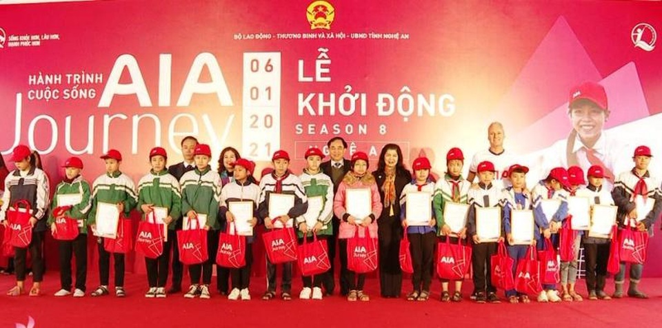 Chương trình Hành trình cuộc sống đến với trẻ em nghèo - 3 Chương trình Hành trình cuộc sống đến với trẻ em nghèo - 3