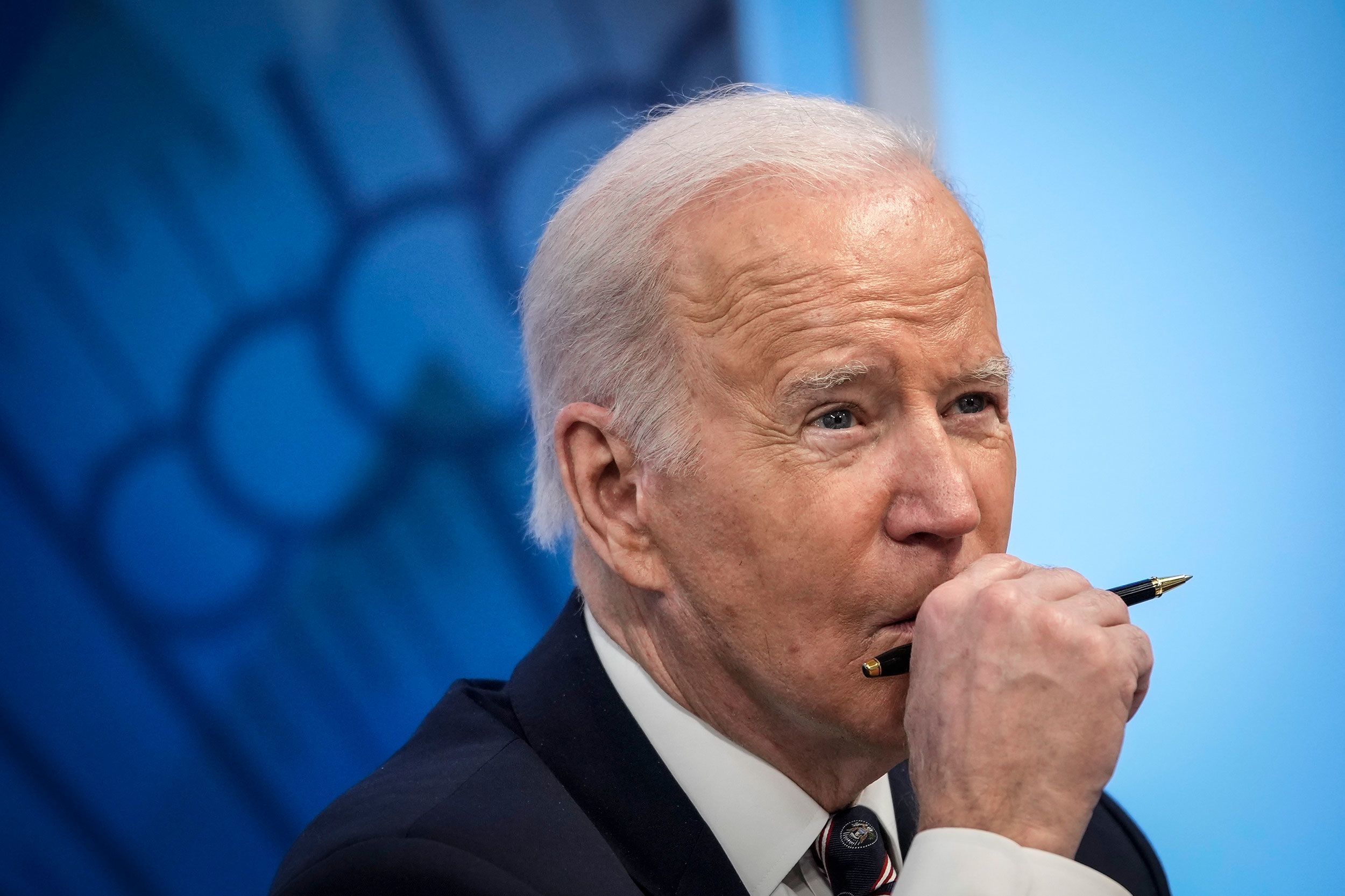 Dỡ hạn chế vũ khí cho Ukraine: Nước cờ cuối của ông Biden? - 1