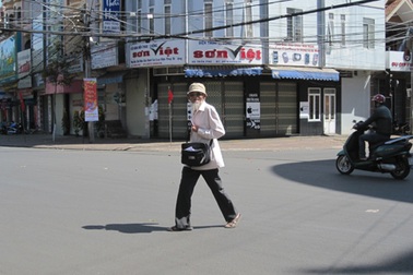 Thân già lang thang mưu sinh ngày đầu năm