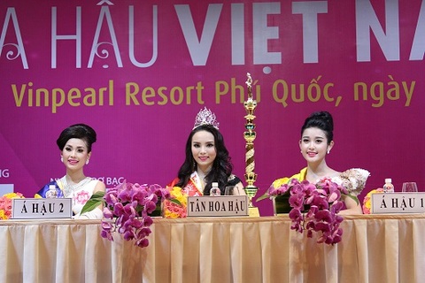 Những khoảnh khắc đẹp trong đêm đăng quang Hoa hậu Việt Nam 2014
