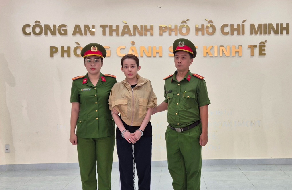 Dòng tiền từ hàng giả chảy vòng ra sao trước khi về túi Ngân 98? - 1 Dòng tiền từ hàng giả chảy vòng ra sao trước khi về túi Ngân 98? - 1