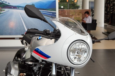 Giá bán bằng ôtô, BMW RnineT Racer có gì để thuyết phục người dùng Việt Nam?