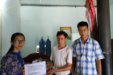 Bạn đọc Dân trí mang tiếng cười đến gia đình da cam