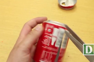 Chế “áo” không đụng hàng cho smartphone từ vỏ lon nước ngọt