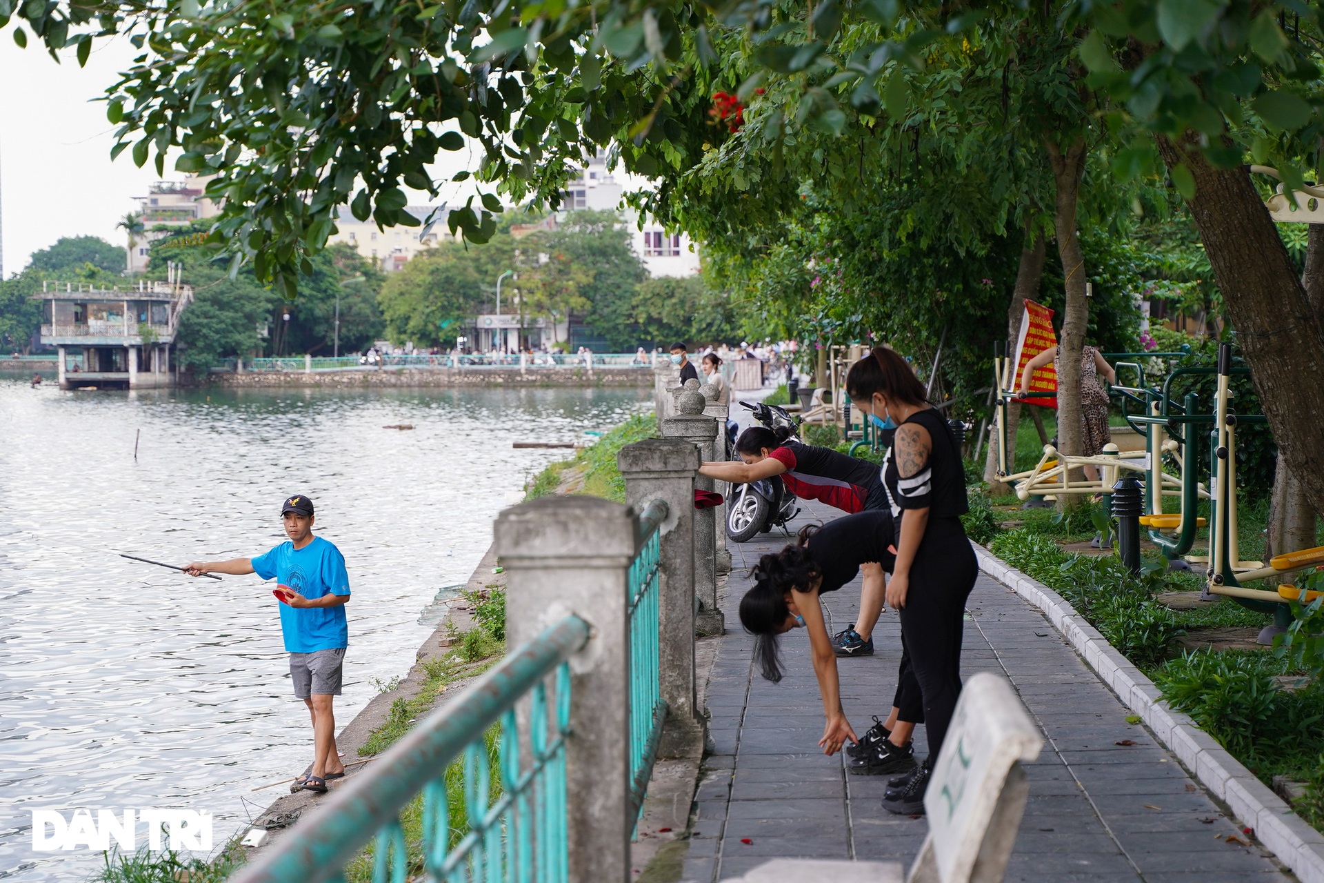 Người dân ngỡ ngàng khi Hà Nội vừa nới lỏng thể dục ngoài trời xong lại cấm - 4 Người dân ngỡ ngàng khi Hà Nội vừa nới lỏng thể dục ngoài trời xong lại cấm - 4