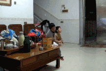 Cậu bé 11 tuổi cứu sống em trai bằng động tác Heimlich gây sốt mạng xã hội