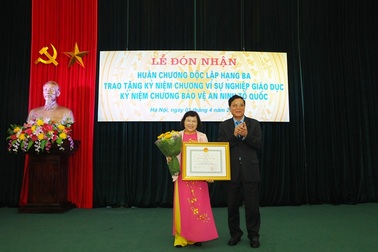 Nhiều cá nhân Bộ Công an được trao kỷ niệm chương “Vì sự nghiệp giáo dục”