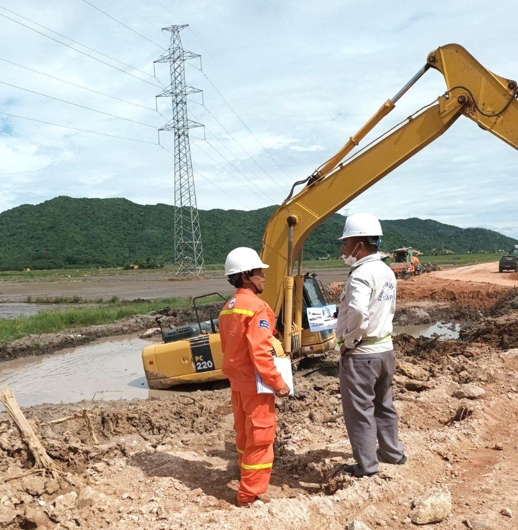 Đảm bảo vận hành lưới điện khi thi công cao tốc Bắc - Nam tại Phú Yên - 2 Đảm bảo vận hành lưới điện khi thi công cao tốc Bắc - Nam tại Phú Yên - 2