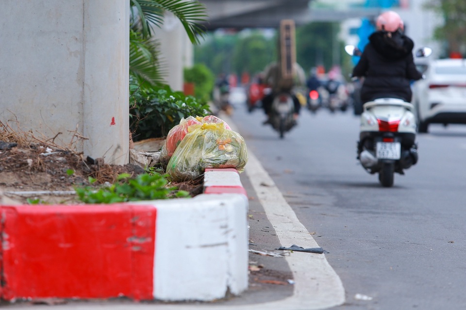 Hành lang đường sắt Cát Linh - Hà Đông thành nơi đổ rác - 8 Hành lang đường sắt Cát Linh - Hà Đông thành nơi đổ rác - 8