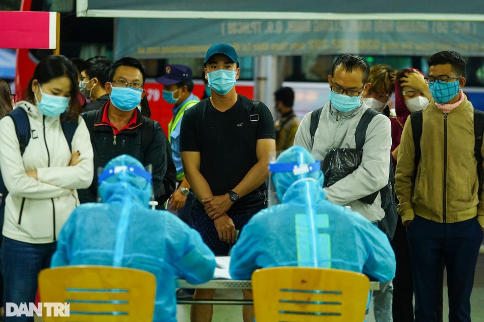 3 ca Covid-19 trên tàu neo ở Nhà Bè: Có người khai địa chỉ ma để lên tàu - 1 3 ca Covid-19 trên tàu neo ở Nhà Bè: Có người khai địa chỉ ma để lên tàu - 1