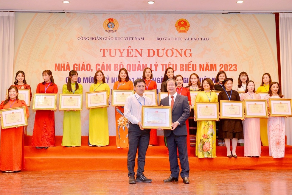 Người thầy được lũ trẻ HMông ở Mường Lát gọi bằng cô - 3 Người thầy được lũ trẻ HMông ở Mường Lát gọi bằng cô - 3