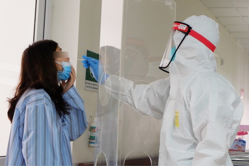 Hà Nội: Người phụ nữ trở về từ ổ dịch tại Bắc Ninh dương tính SARS-CoV-2 - 1