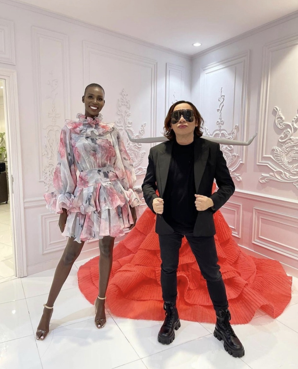 Hoa hậu Hoàn vũ Canada tố nhà thiết kế Philippines chơi xấu - 2