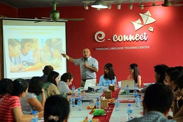 Nam Định “họp bàn” về  giảng dạy Tiếng Anh với giáo viên bản xứ