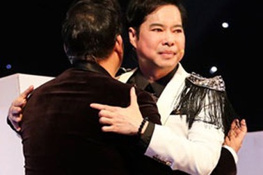 Ngọc Sơn, Quang Lê bật khóc khi Thành Long hát “Đạo làm con”