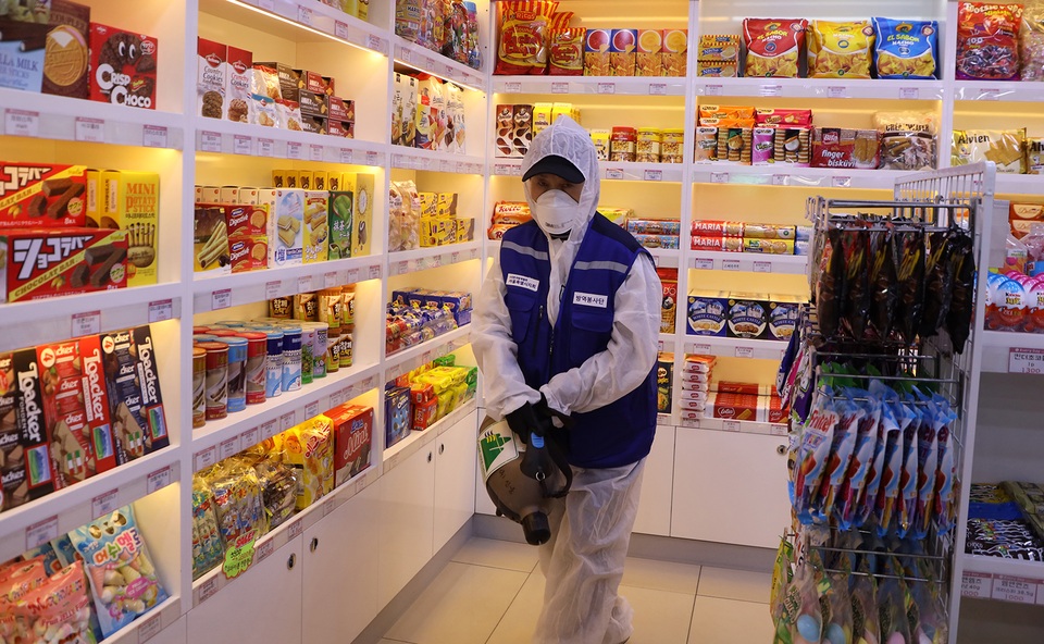 Gần 1.000 người nhiễm virus corona, Hàn Quốc cấp tập ngăn dịch bùng phát - 2 Gần 1.000 người nhiễm virus corona, Hàn Quốc cấp tập ngăn dịch bùng phát - 2